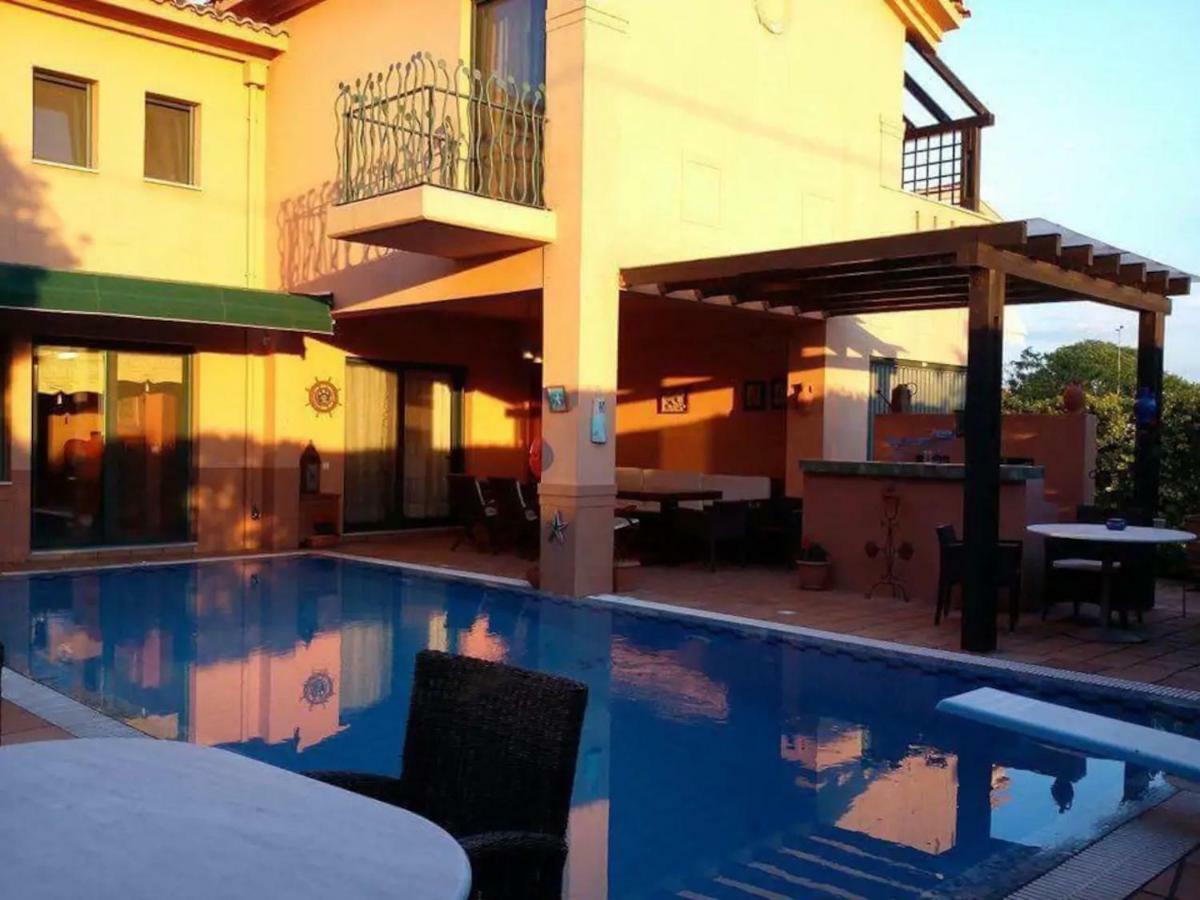 4-Seasons Pool Villa Near Meteora Трикала Екстер'єр фото